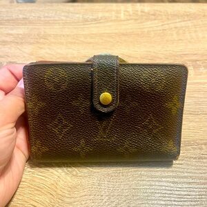 Authentic LV Canvas Monogram on Kisslock Wallet with coin storage